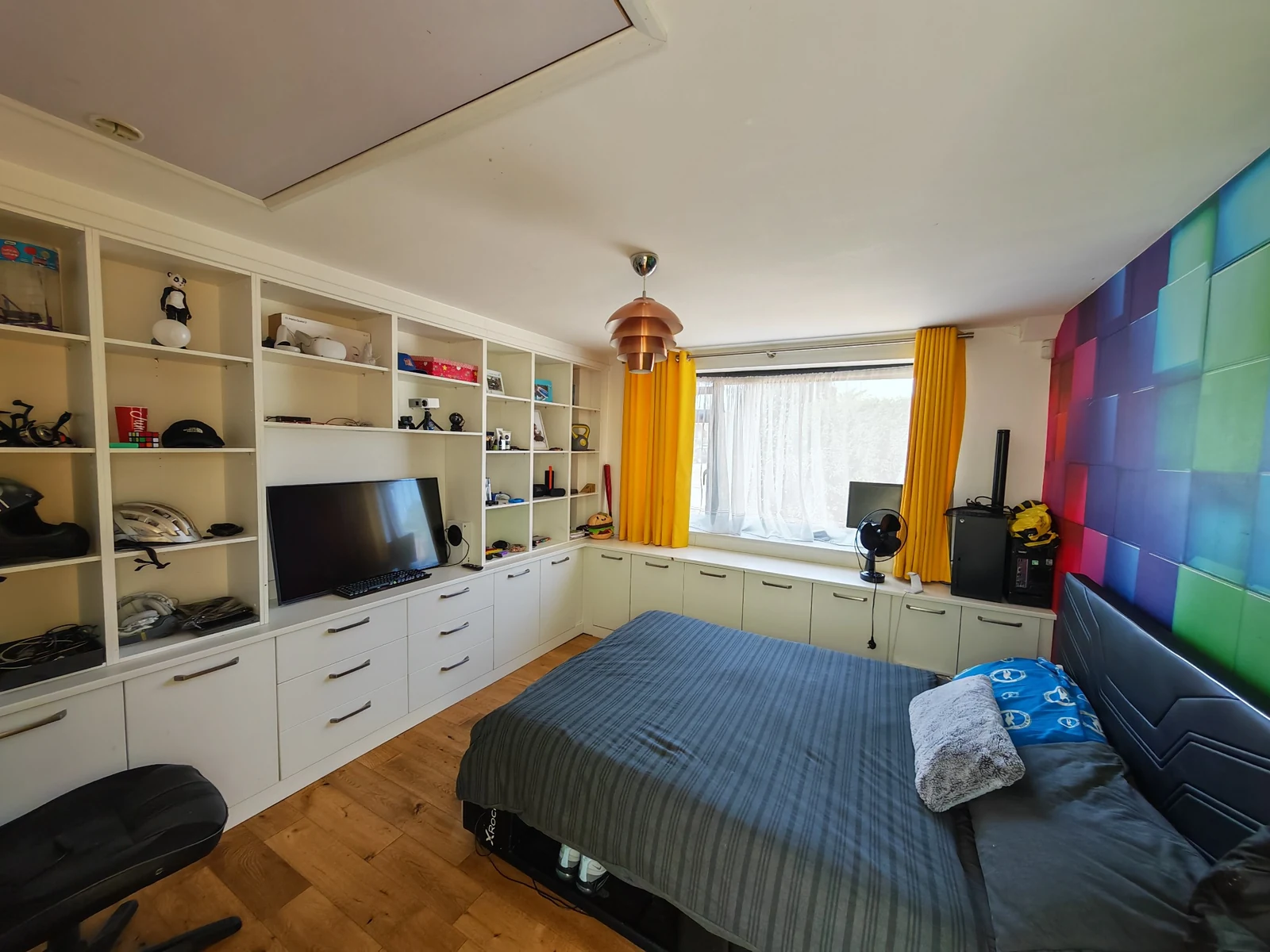 Bedroom after cleaning