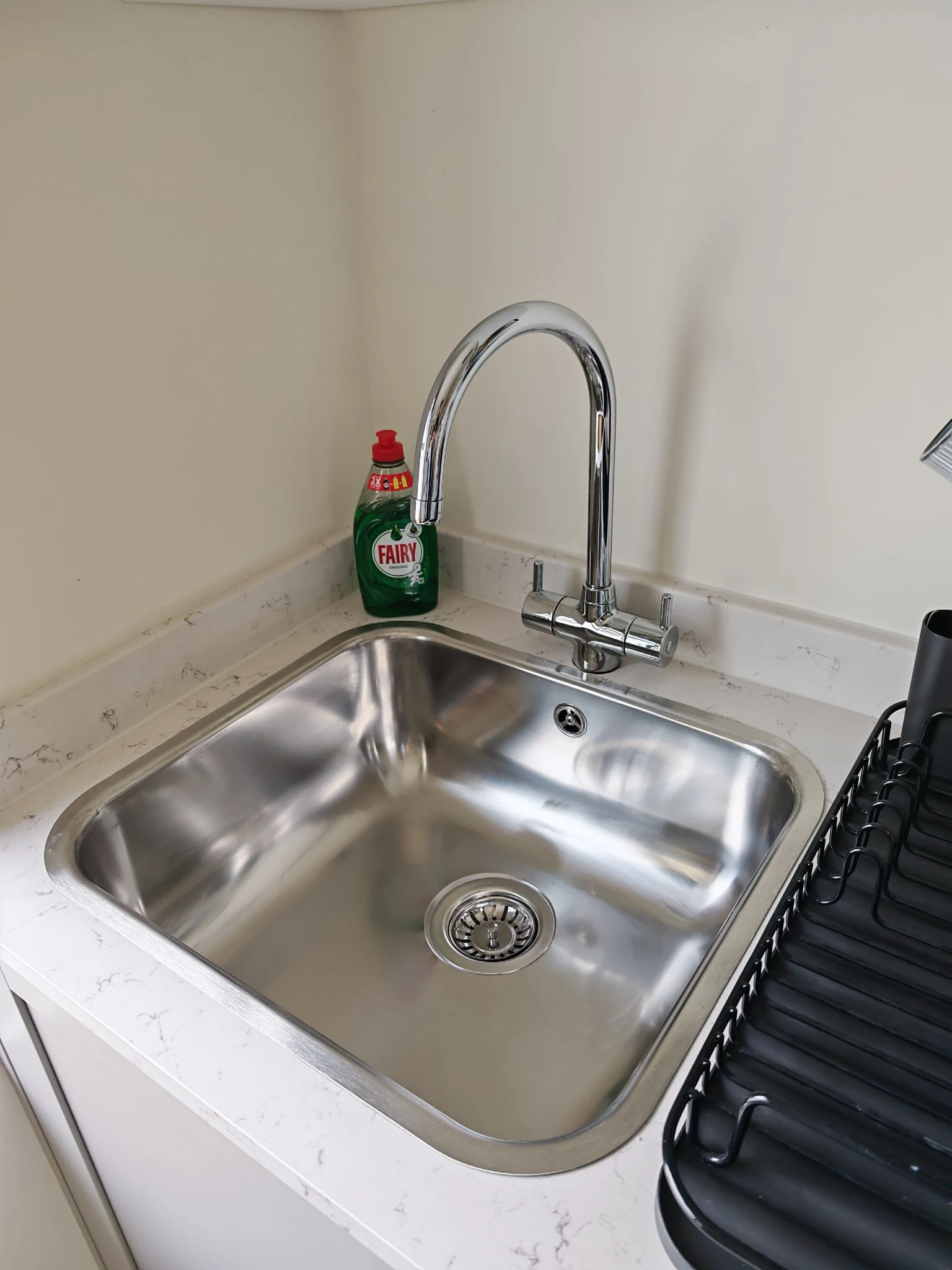Clean sink
